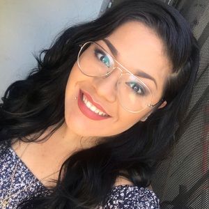 Meet your Posher, Abigail